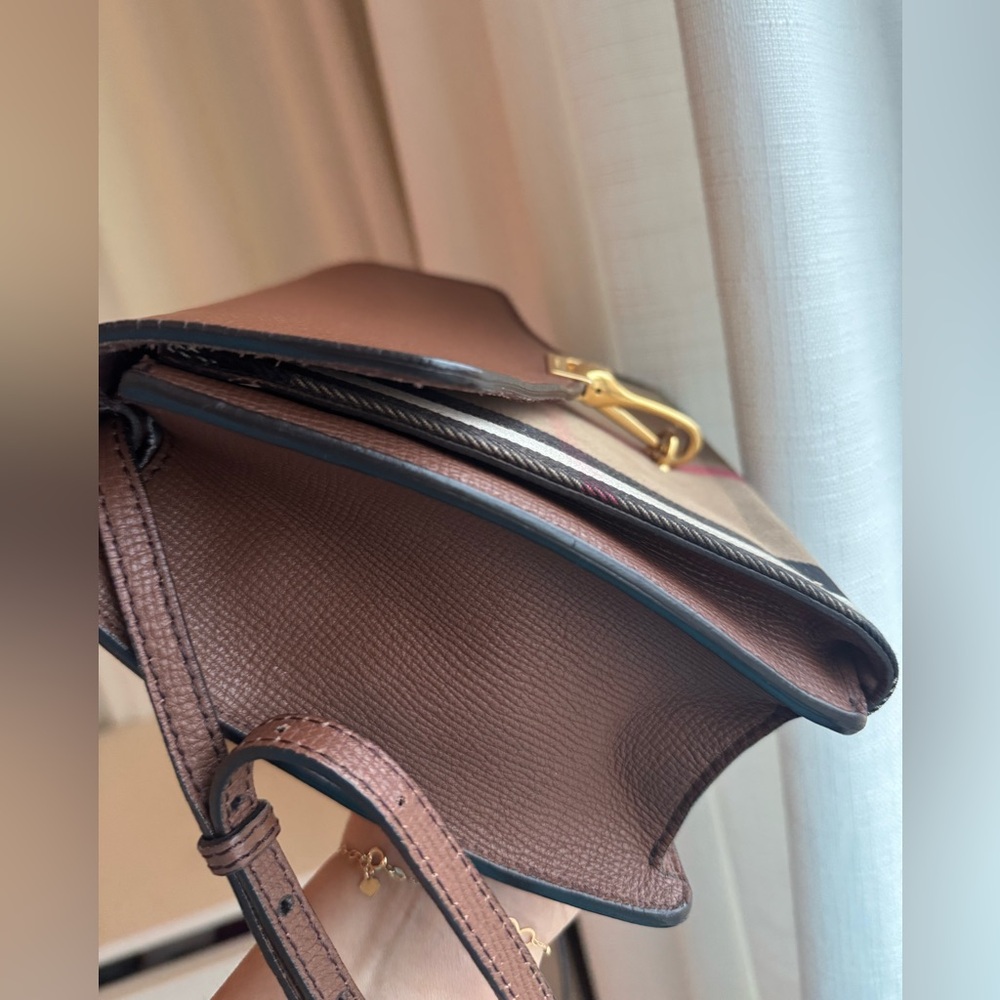 Pre-loved BURBERRY MACKEN DERBY LEATHER CROSSBODY BAG - Picture 5 of 9